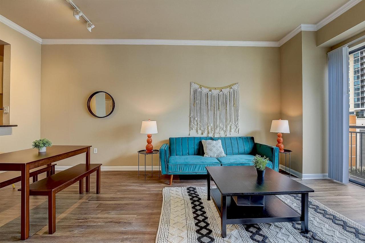 Frontdesk Oakwood Residence Apts Uptown Dallas Eksteriør bilde