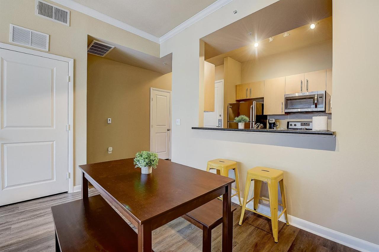 Frontdesk Oakwood Residence Apts Uptown Dallas Eksteriør bilde
