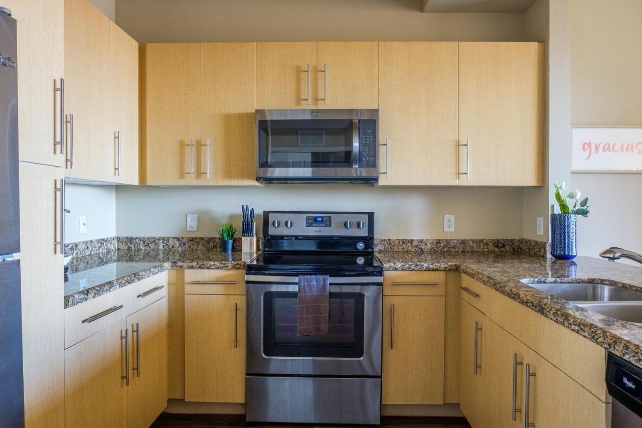 Frontdesk Oakwood Residence Apts Uptown Dallas Eksteriør bilde