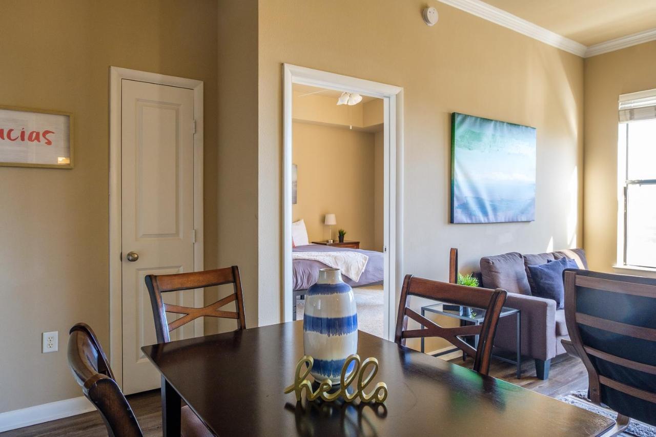 Frontdesk Oakwood Residence Apts Uptown Dallas Eksteriør bilde