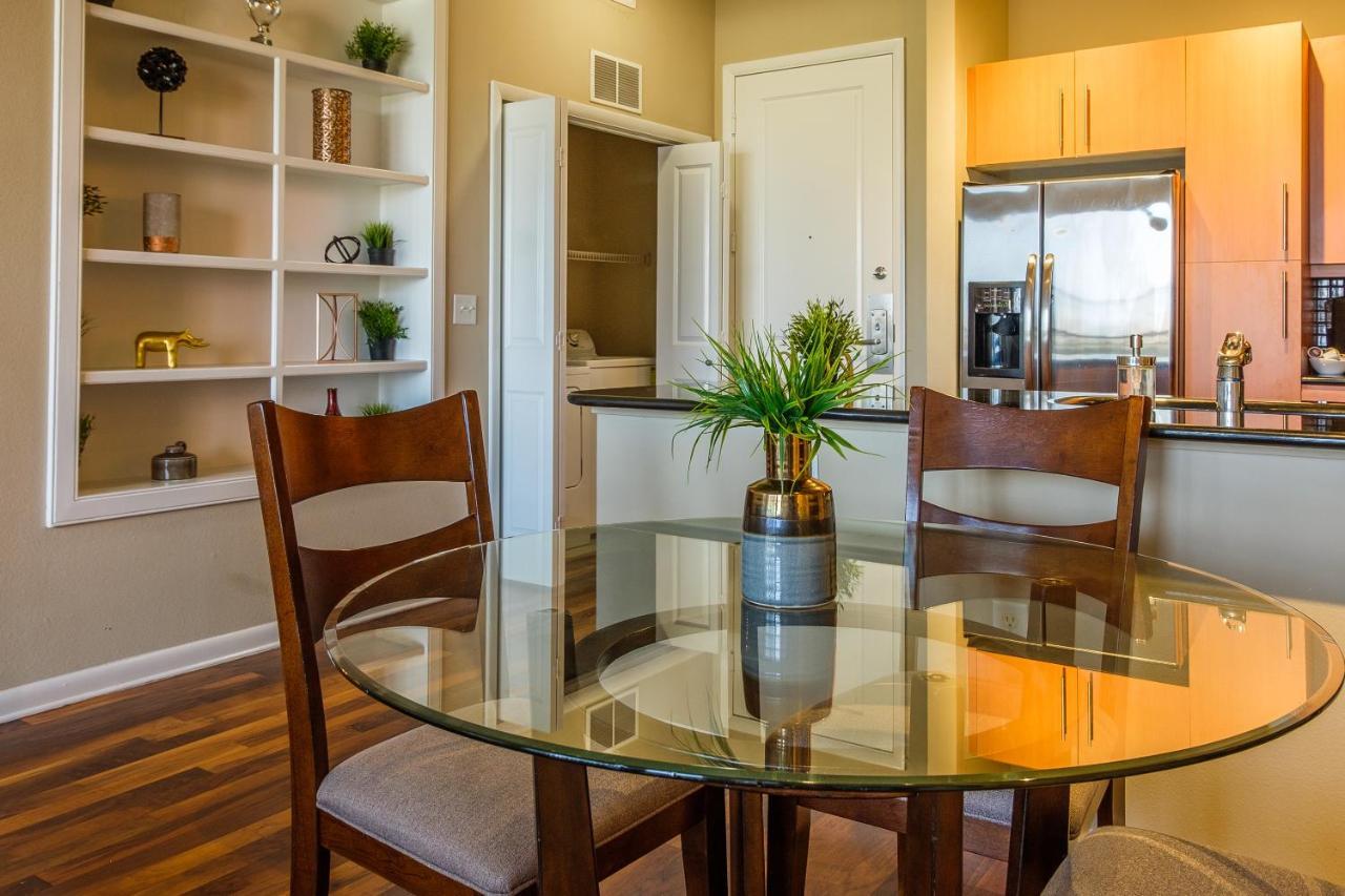 Frontdesk Oakwood Residence Apts Uptown Dallas Eksteriør bilde