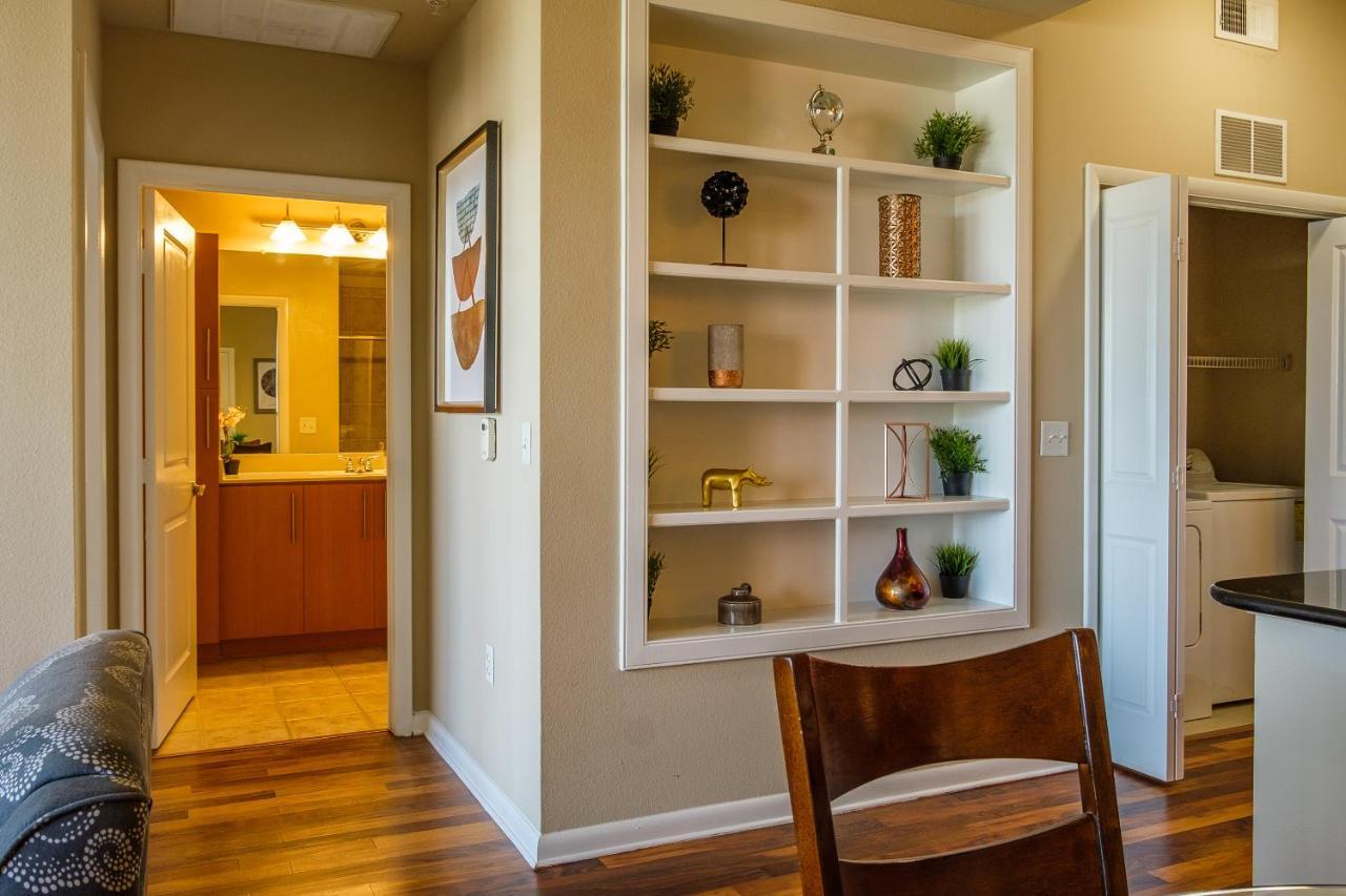Frontdesk Oakwood Residence Apts Uptown Dallas Eksteriør bilde