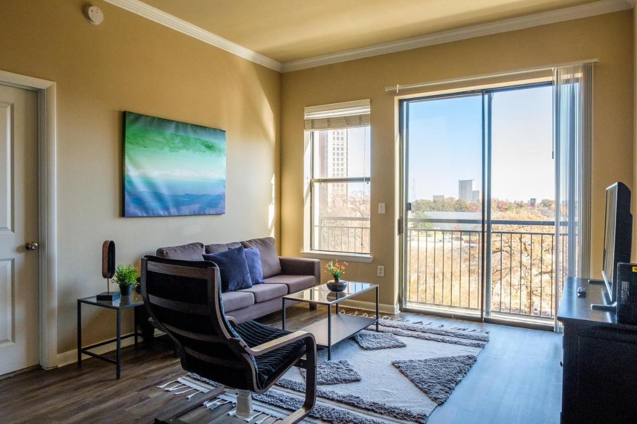 Frontdesk Oakwood Residence Apts Uptown Dallas Eksteriør bilde