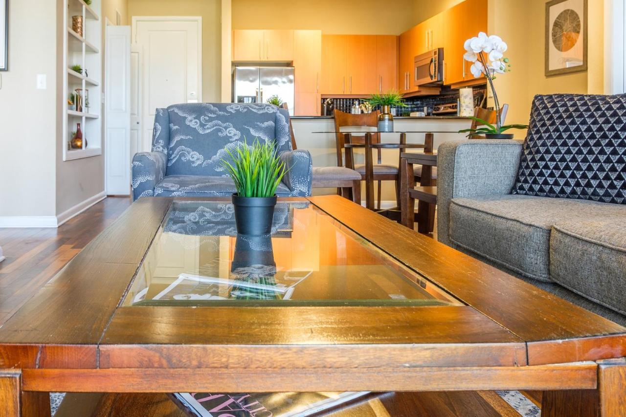 Frontdesk Oakwood Residence Apts Uptown Dallas Eksteriør bilde