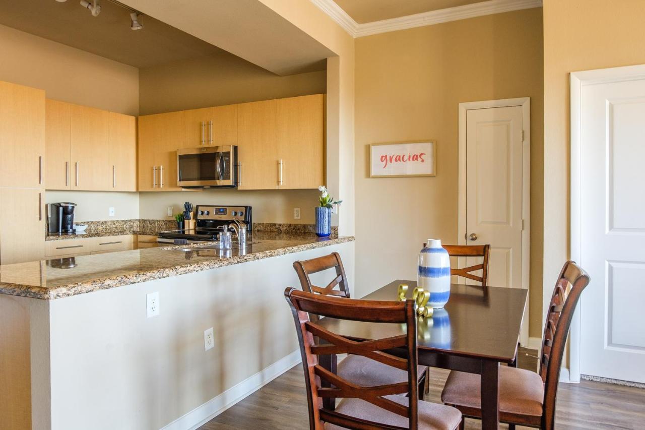 Frontdesk Oakwood Residence Apts Uptown Dallas Eksteriør bilde