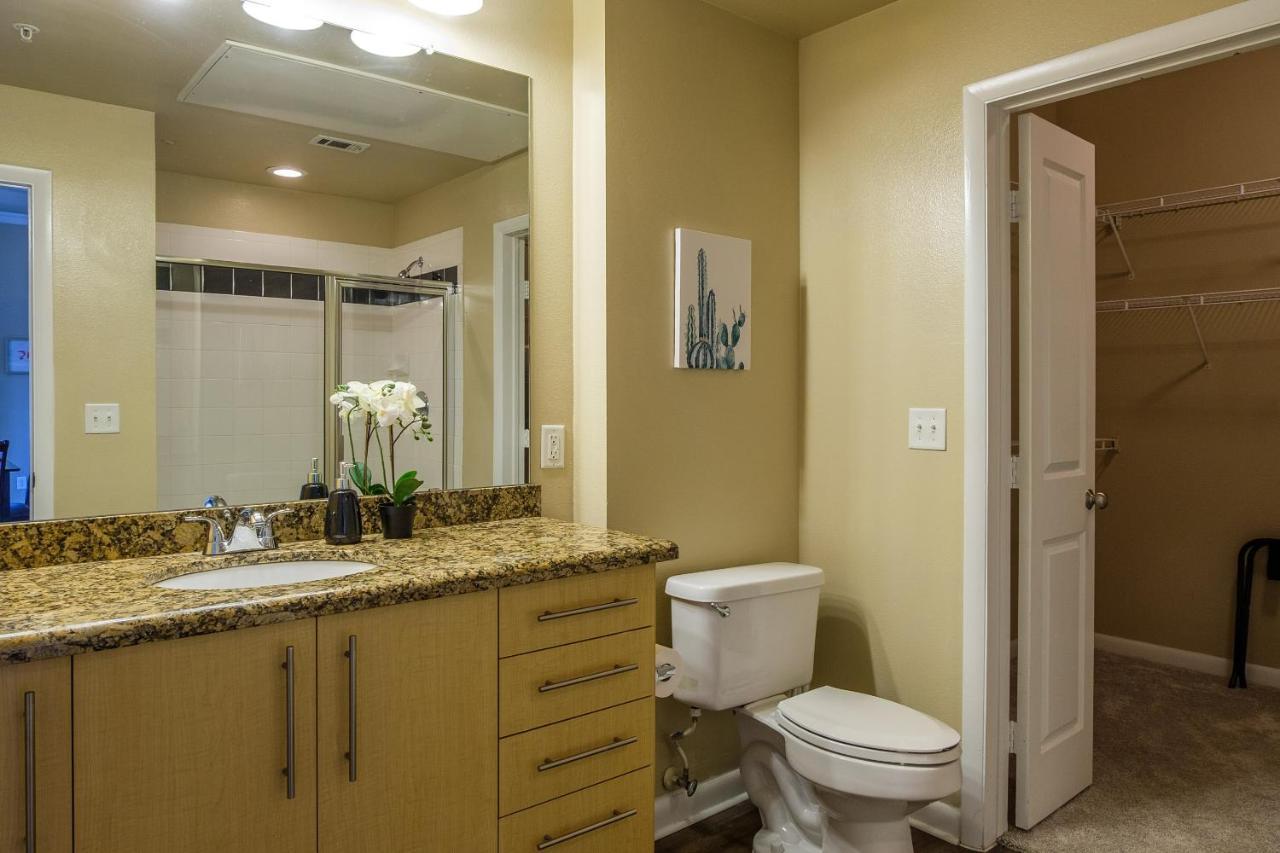 Frontdesk Oakwood Residence Apts Uptown Dallas Eksteriør bilde