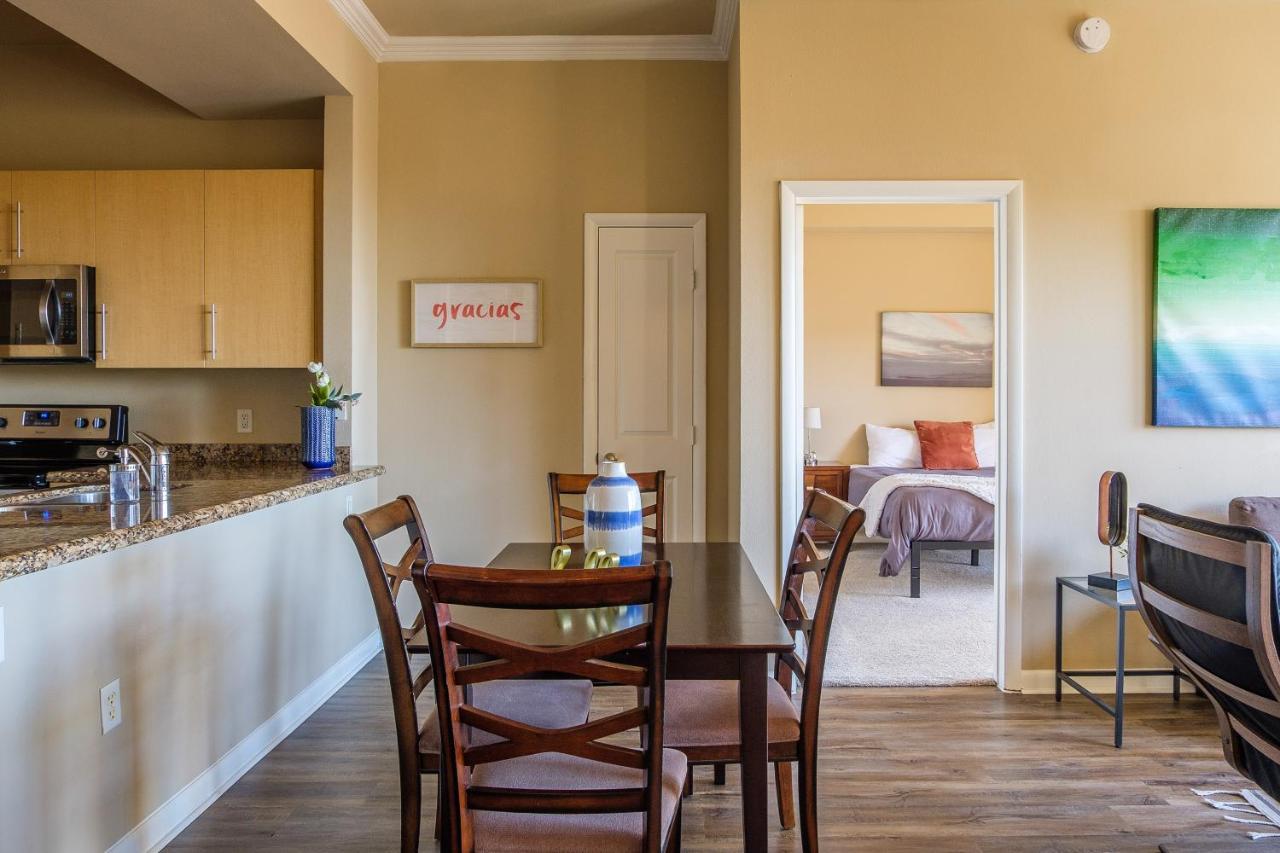 Frontdesk Oakwood Residence Apts Uptown Dallas Eksteriør bilde
